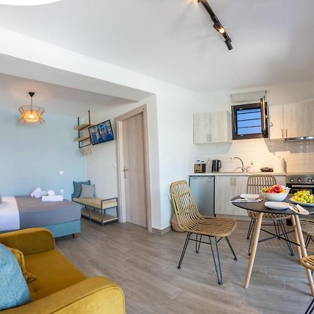 Anelia'S And Lydia'S Design Apartments Swimming Pool นิเกียนา ภายนอก รูปภาพ